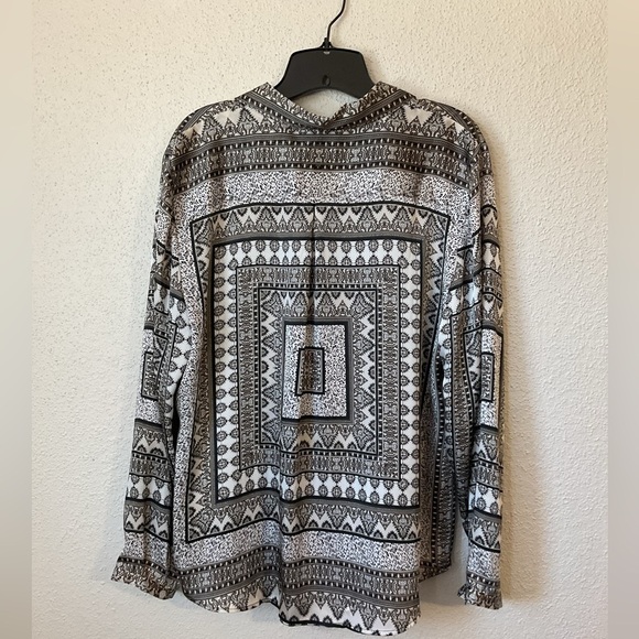 Chico’s Geometric Print Button Down Blouse Black White Size XL - Picture 3 of 6